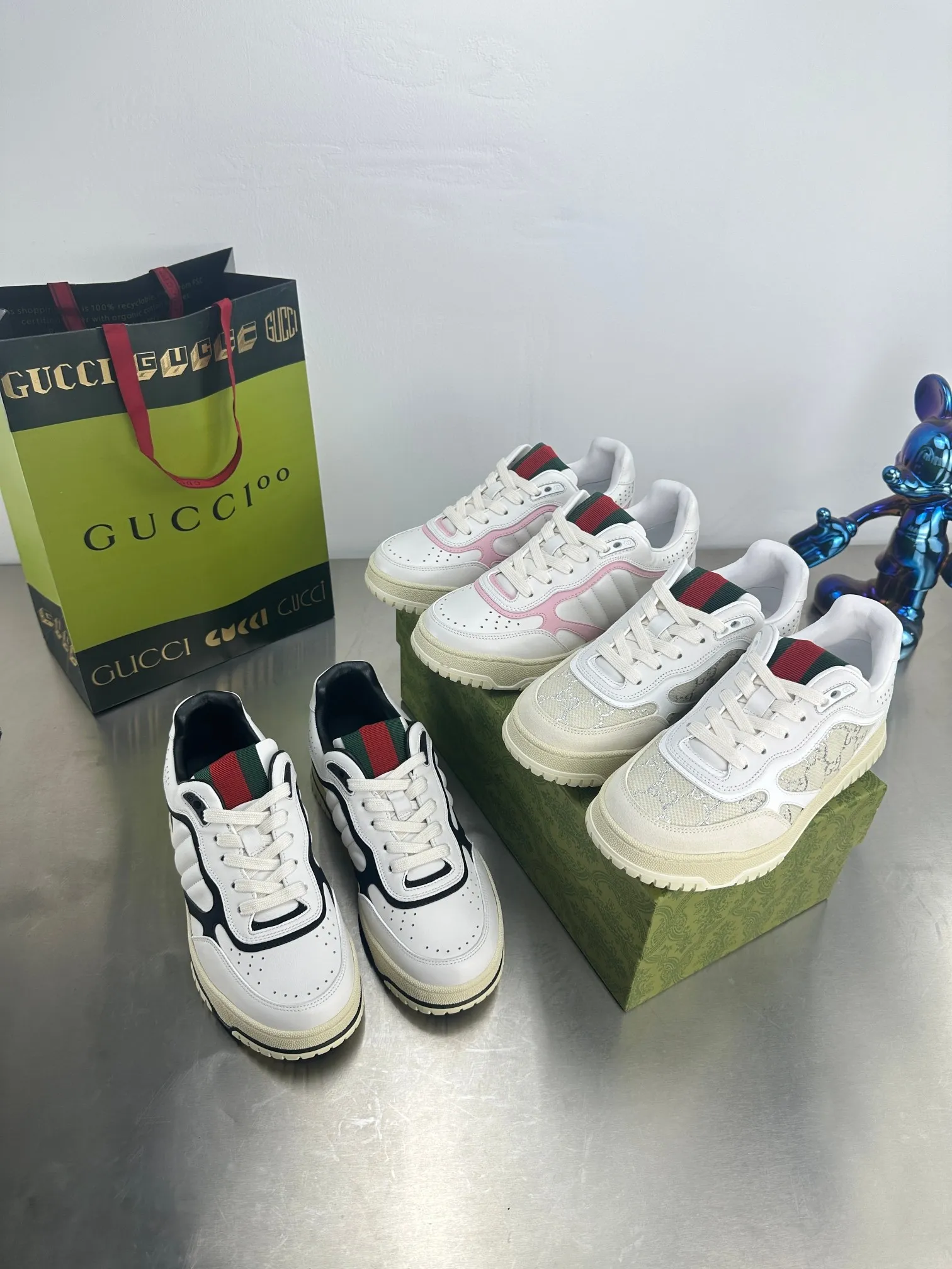 👟👟Ex-factory price 600👟👟 Gucci's latest hot-selling series of high and low-cut distressed couple's sneakers are shipped. The original version is purchased, developed and manufactured. This high-low top sneaker adopts a basketball-style silhouette design, cleverly integrated with hollow panels and distressed effects, showing its unique ingenuity. The ingenuity incorporates brand logo details such as interlocking Double G styling accessories and Gucci lettering, a low-key tribute to the brand's design heritage. Exquisite packaging at the delivery counter 🛍📦 ▪️ Fabric: Original customized imported first-layer cowhide ▪️ Inner lining: Imported first-layer cowhide ▪️ Sole: Original molded TPU sole ▪️ Sole thickness: 3cm ▪️ Size: 35-46 (Male 38 46 customized)